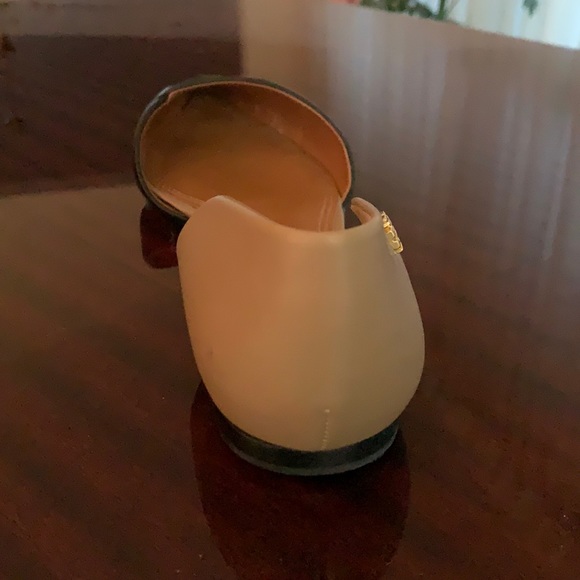 Tory Burch Two-Tone Black / Clay Beige Leather Flats - Picture 4 of 15